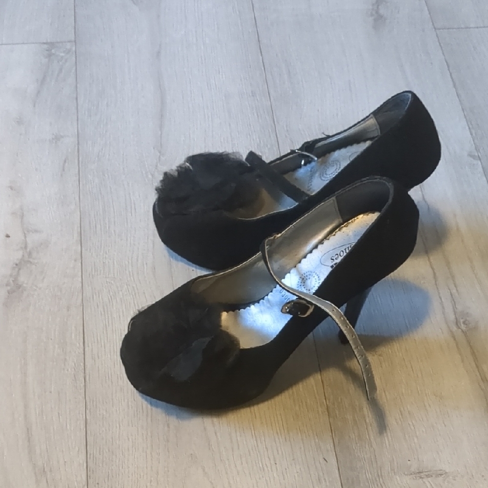 Moda Black Heels with Floral Accent